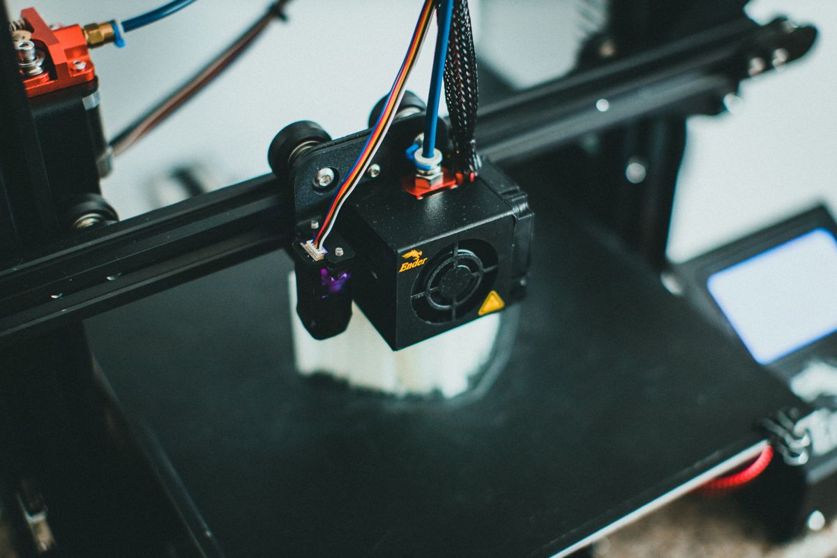 Detalle del cabezal de una impresora 3D